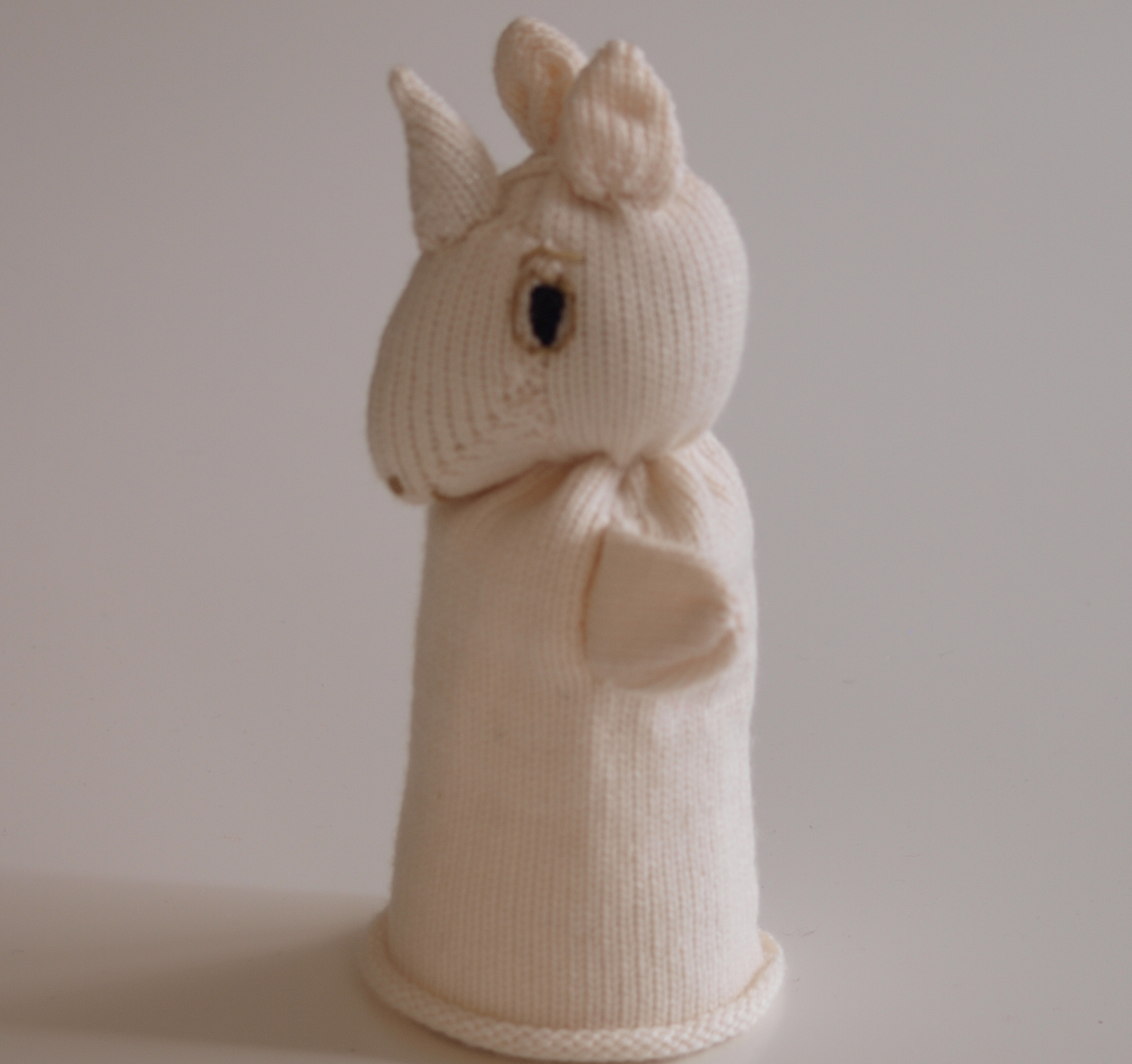 Handspielfigur Einhorn von links