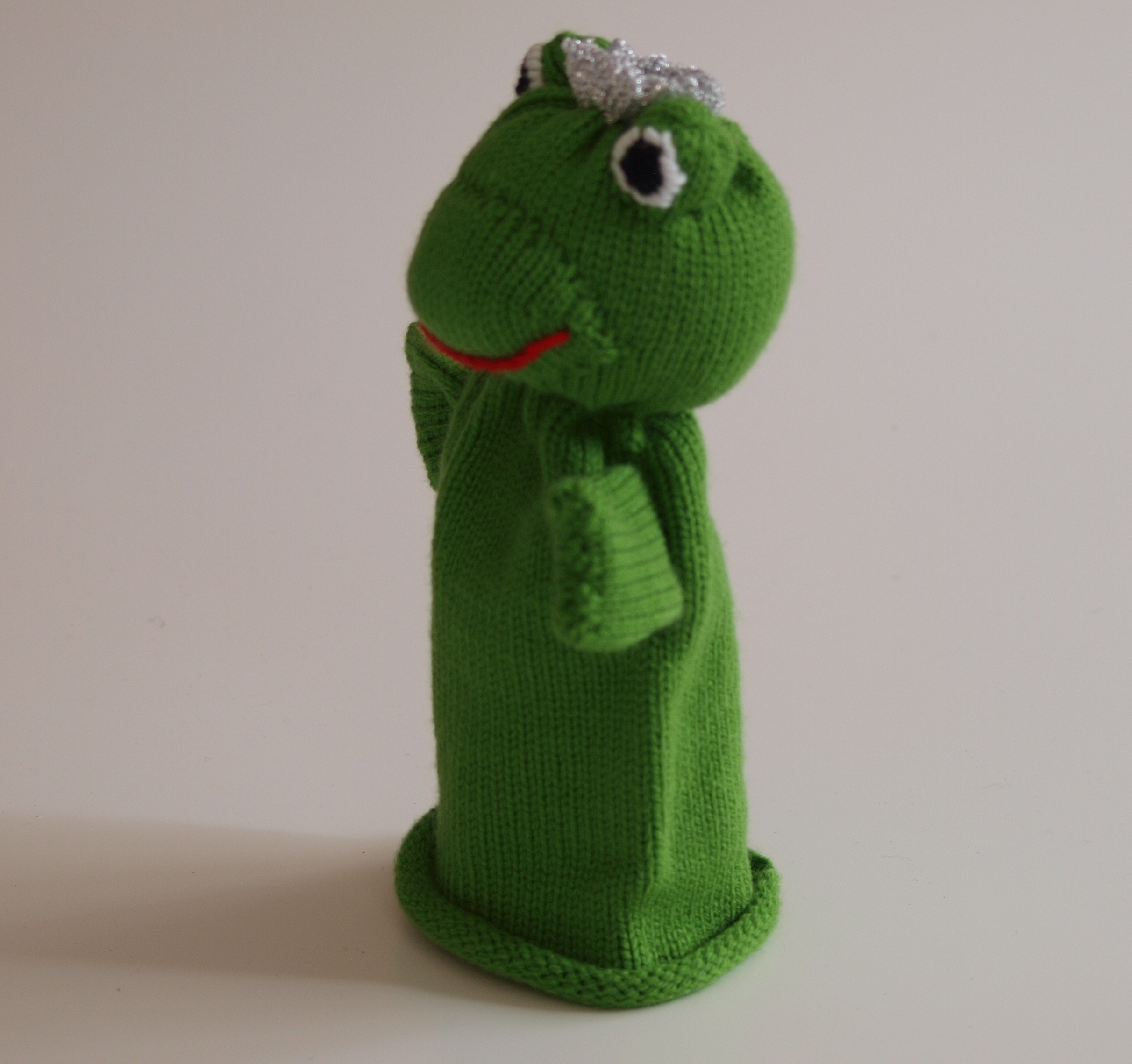 Handspielfigur Froschkönig von links