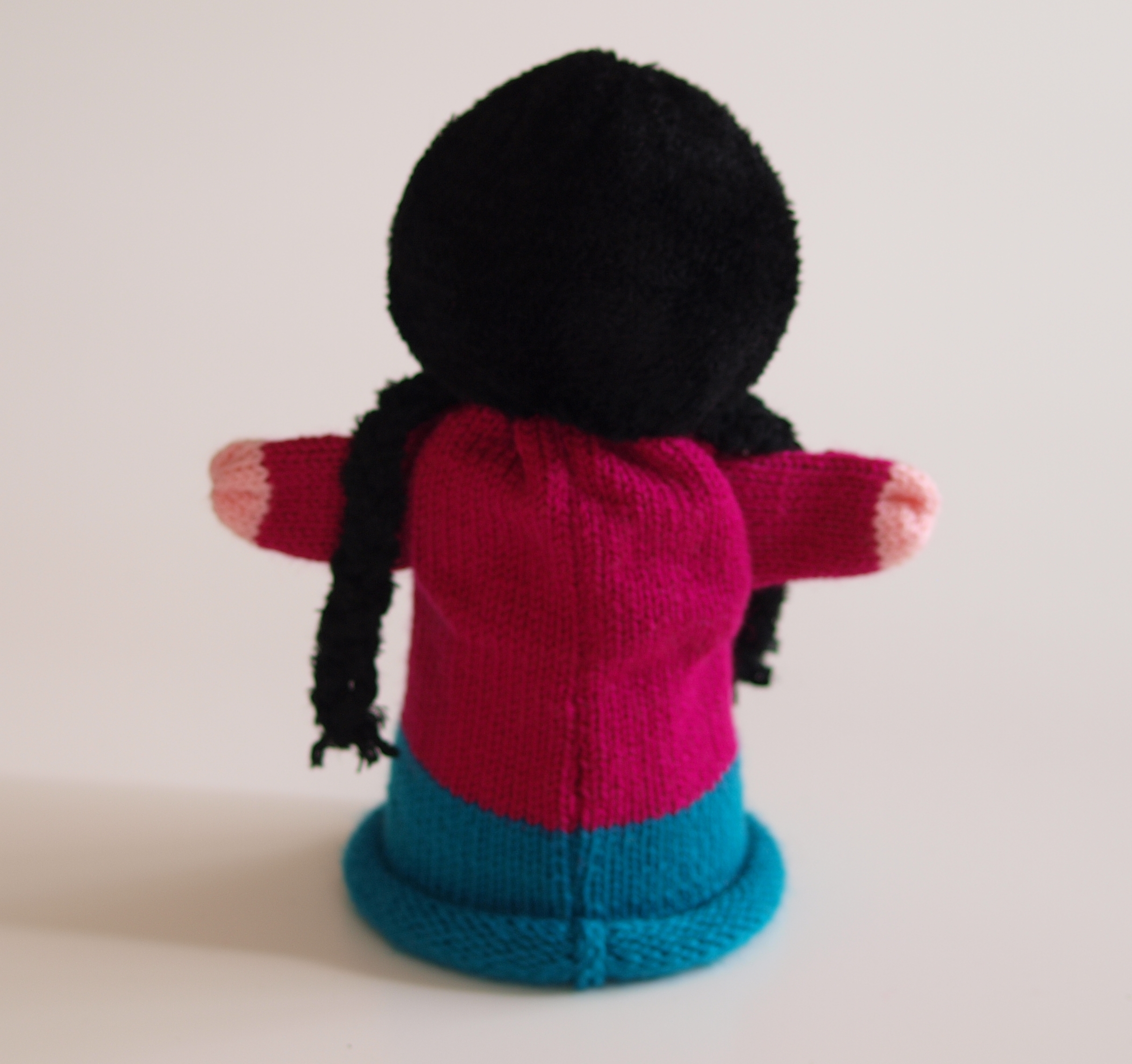 Handspielfigur Gretel von hinten