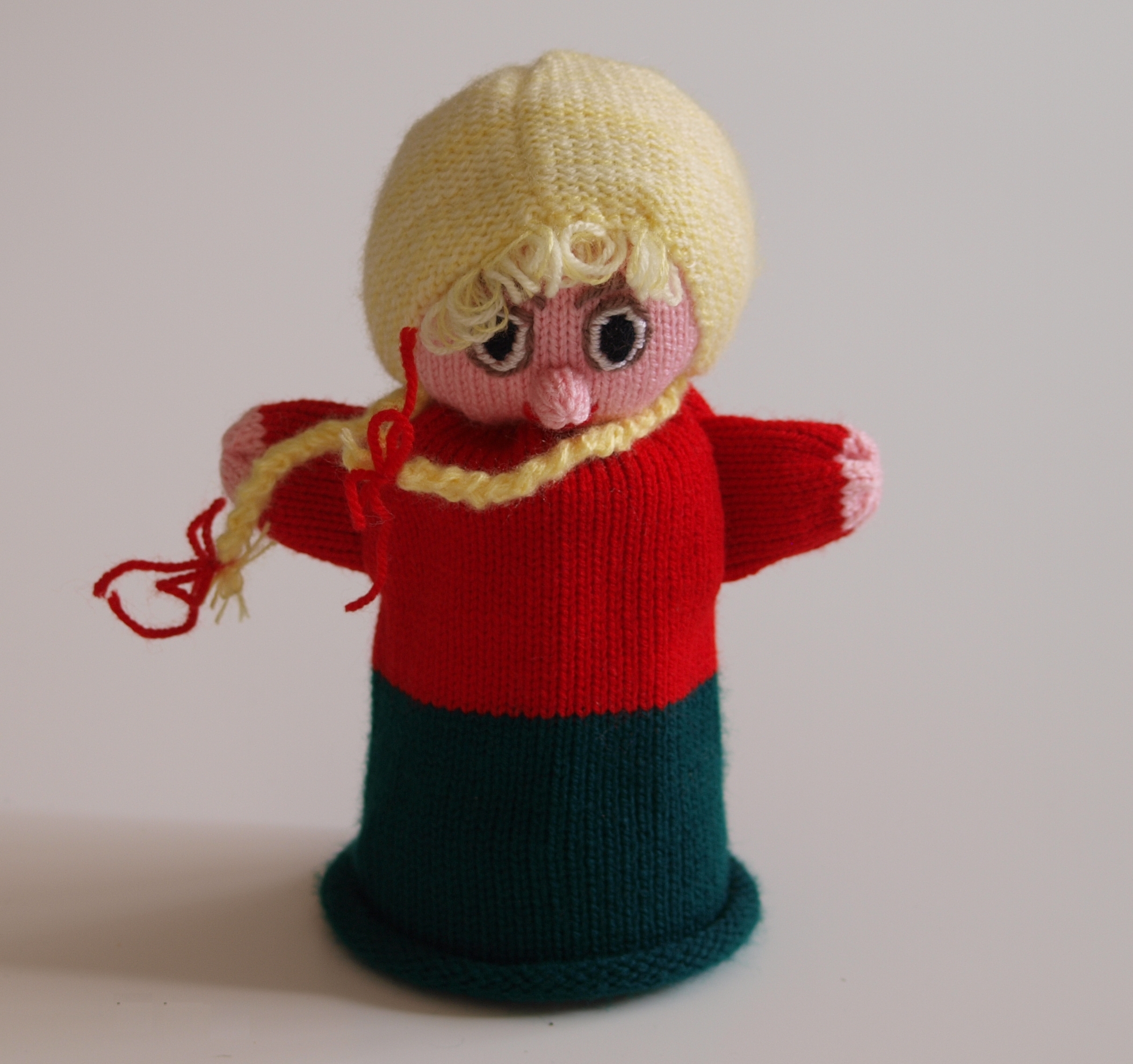 Handspielfigur Gretel von vorne