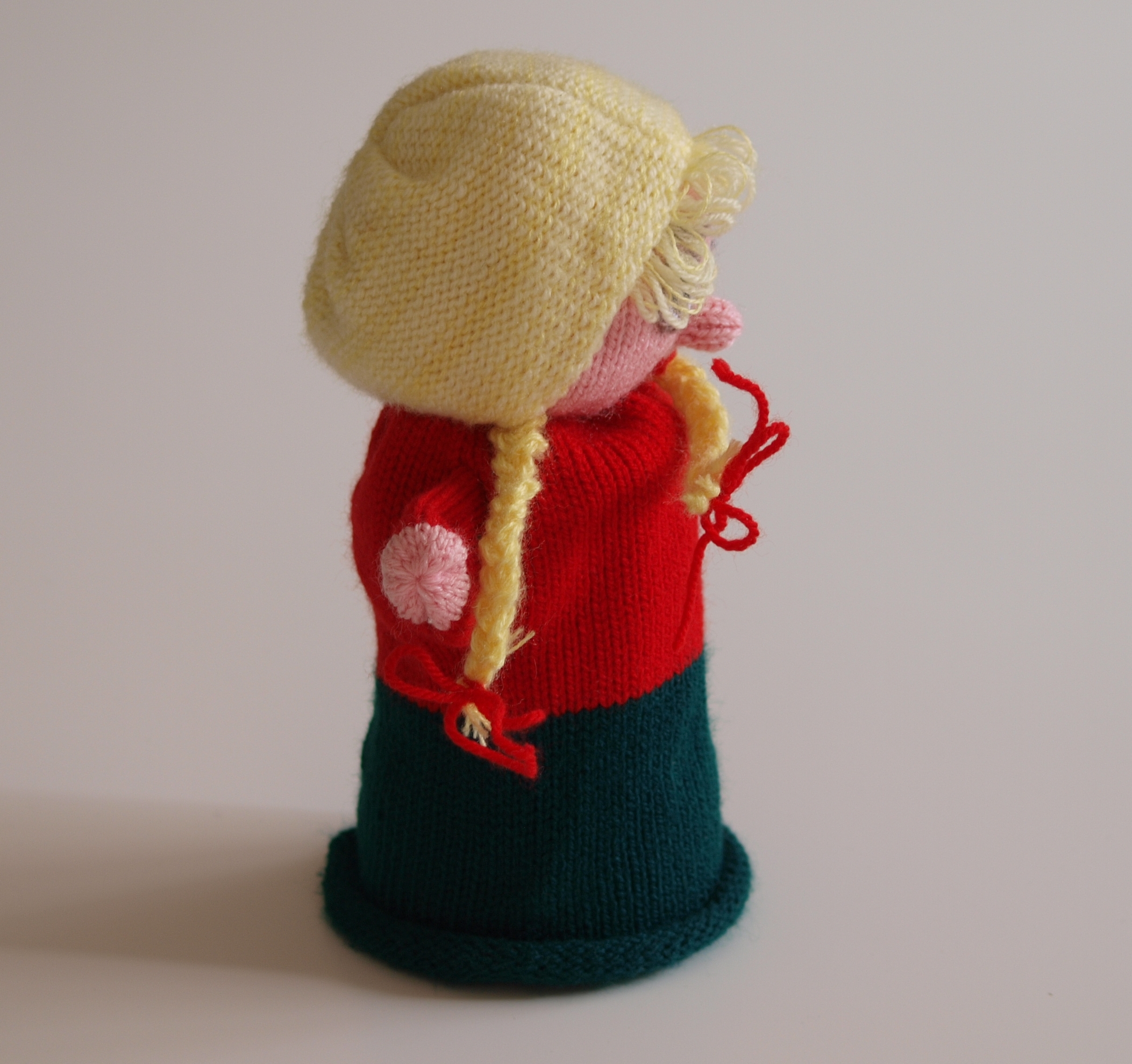 Handspielfigur Gretel von rechts