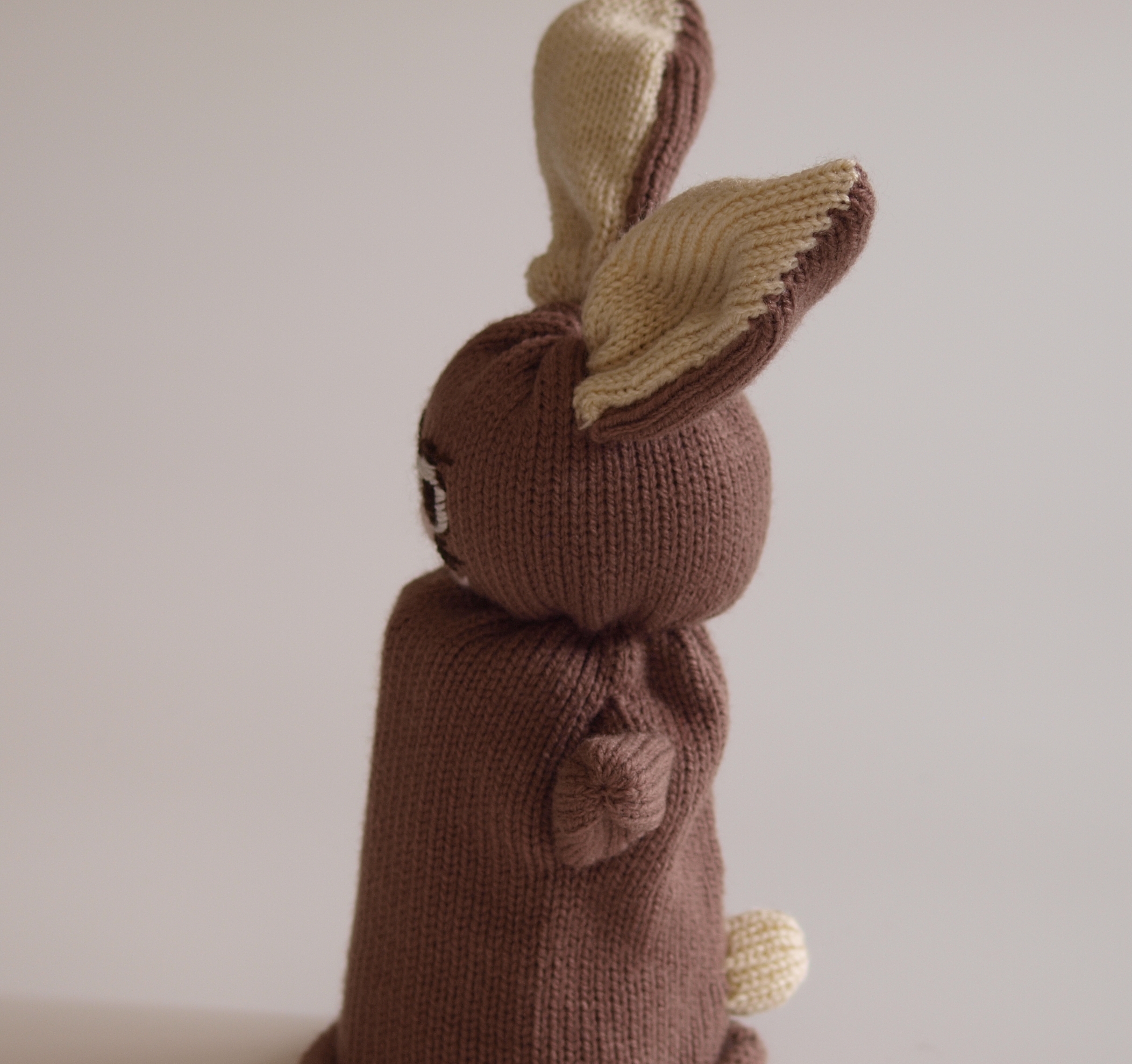 Handspielfigur Hase von links
