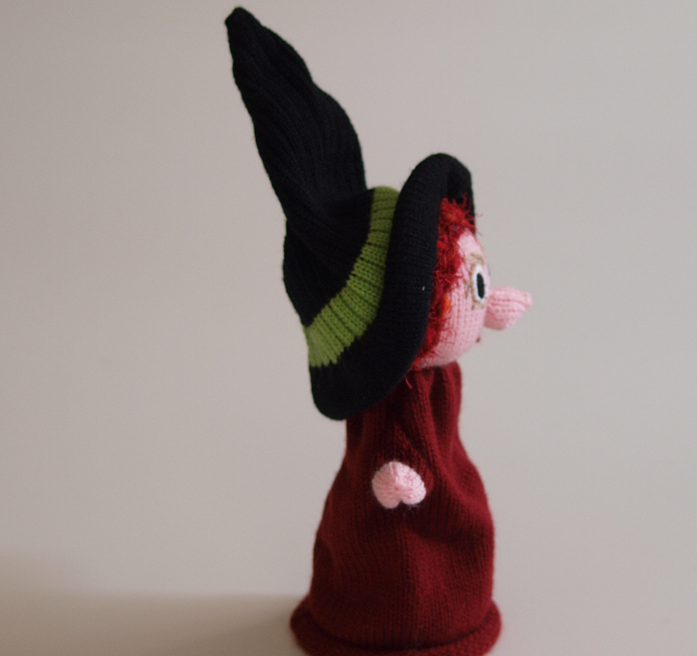 Handspielfigur Hexe von rechts