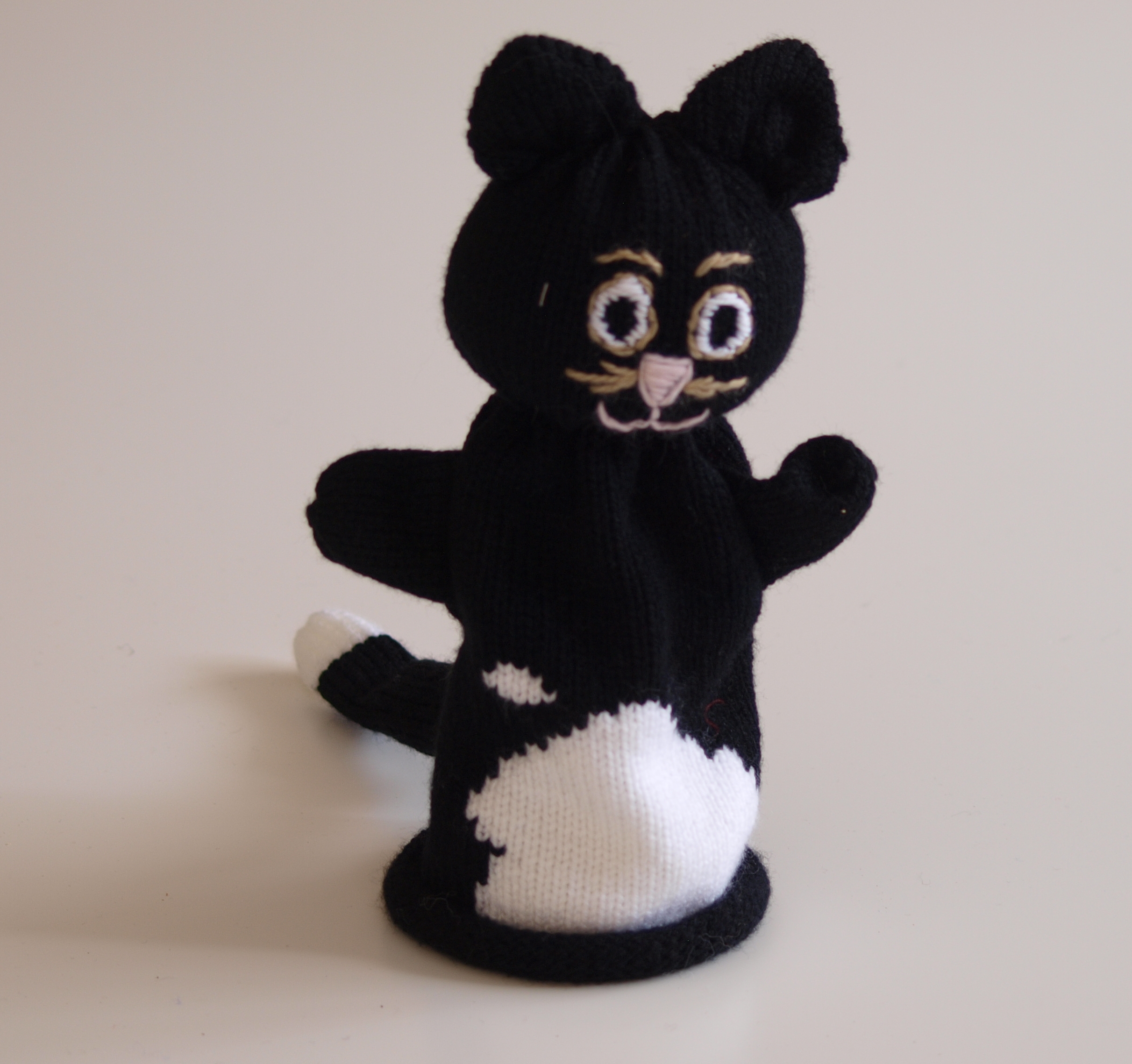 Handspielfigur Katze von vorne
