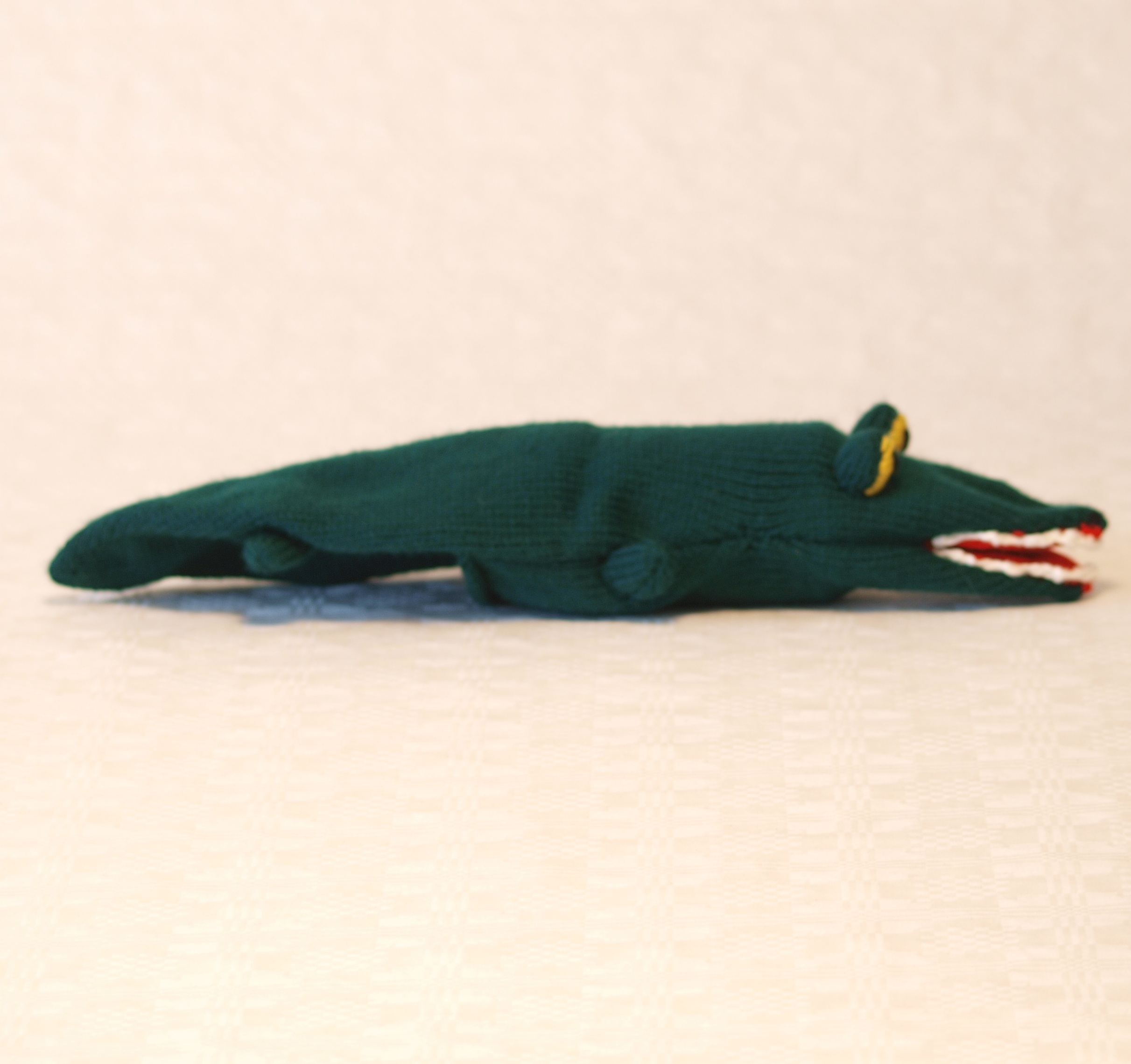 Handspielfigur Krokodil von rechts