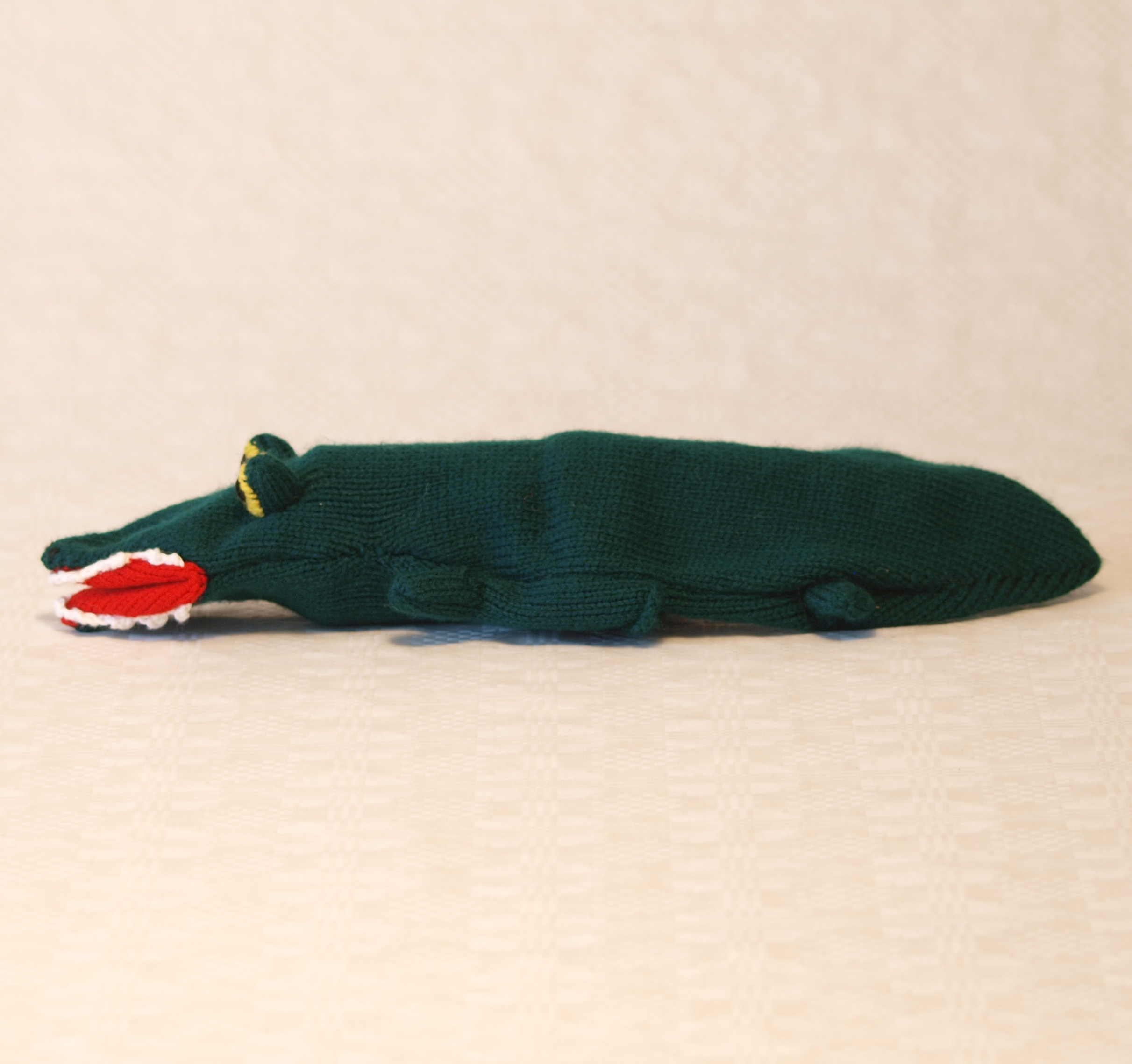 Handspielfigur Krokodil von links