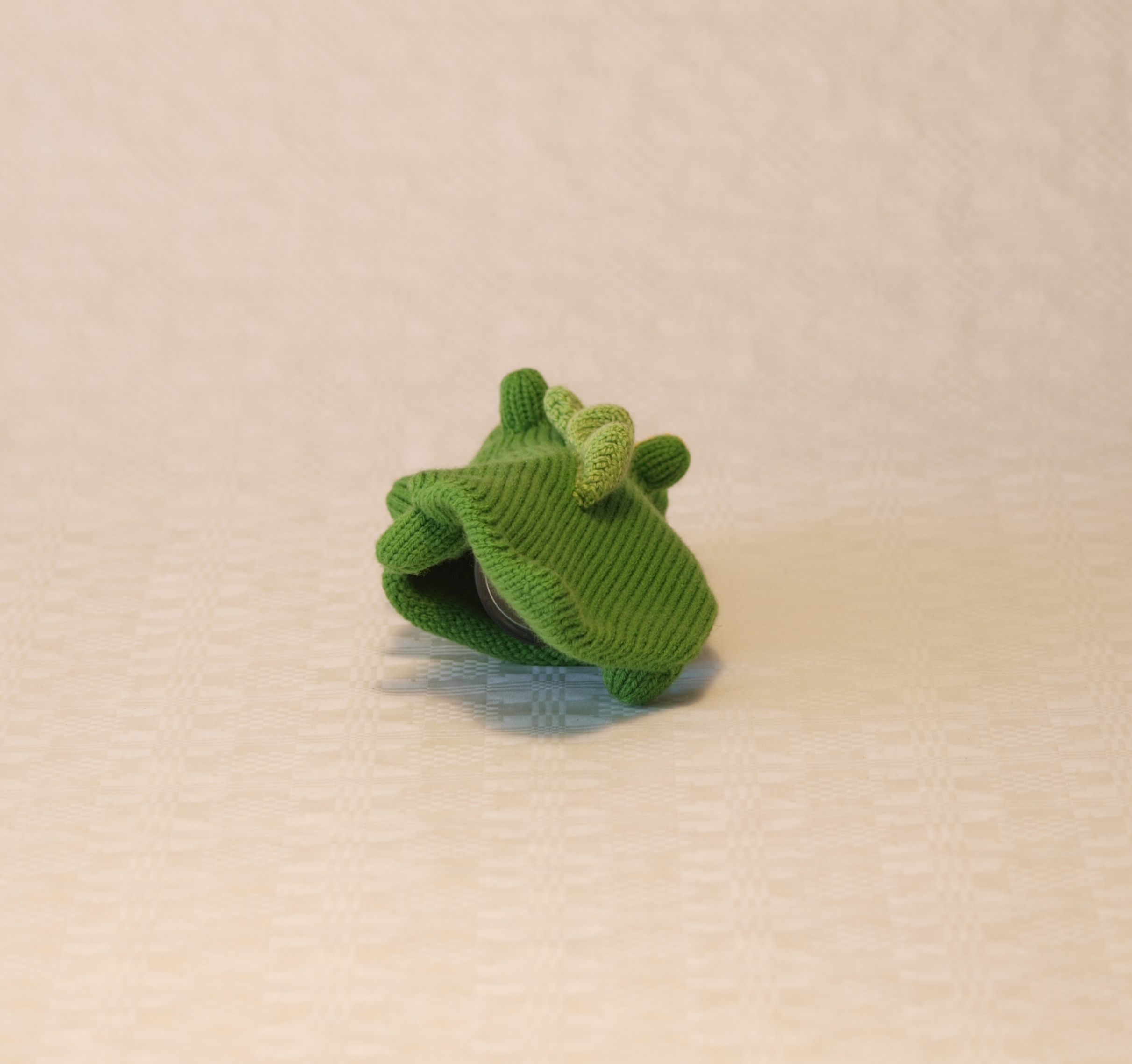 Handspielfigur Krokodil von hinten