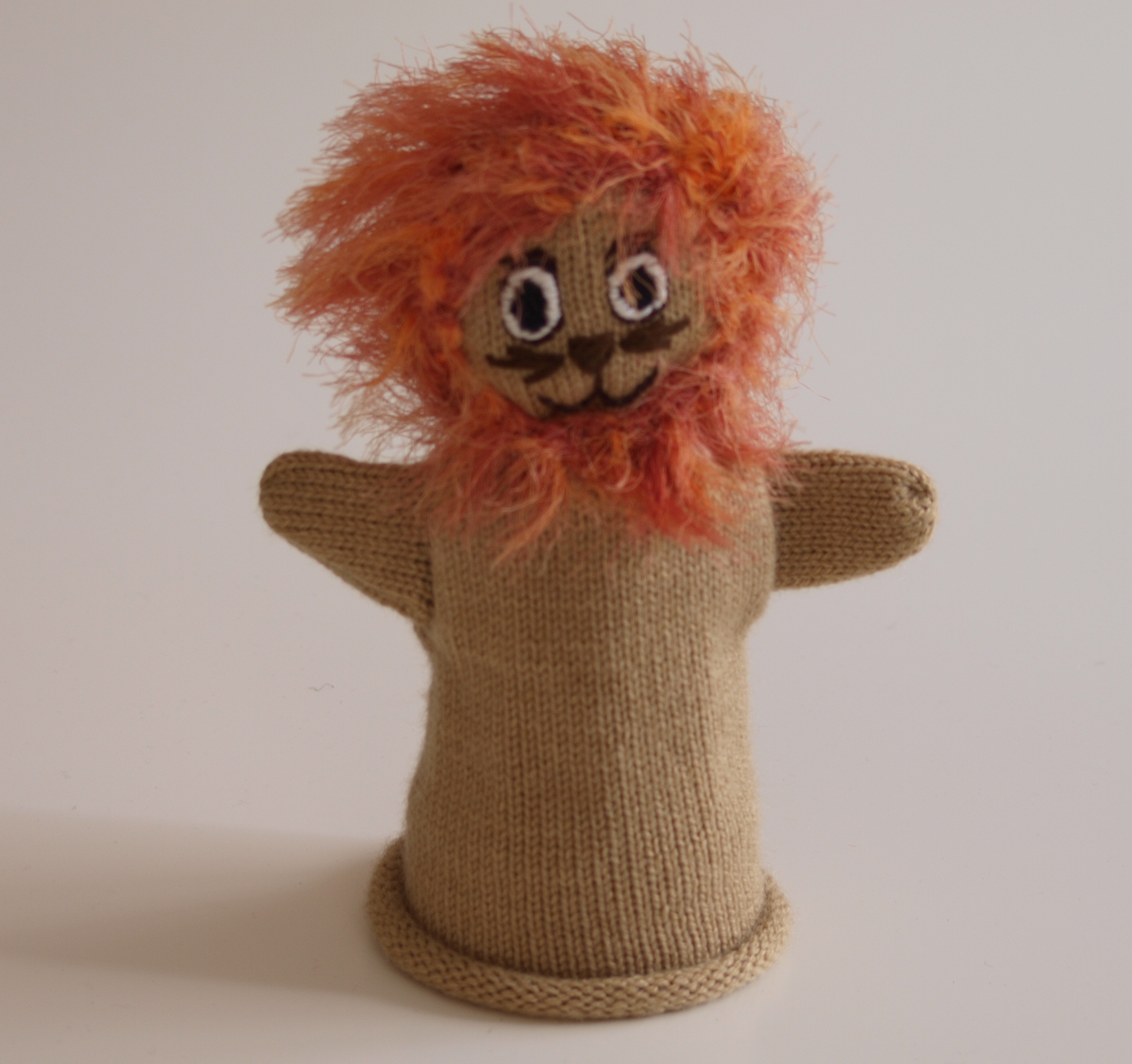 Handspielfigur Löwe von vorne