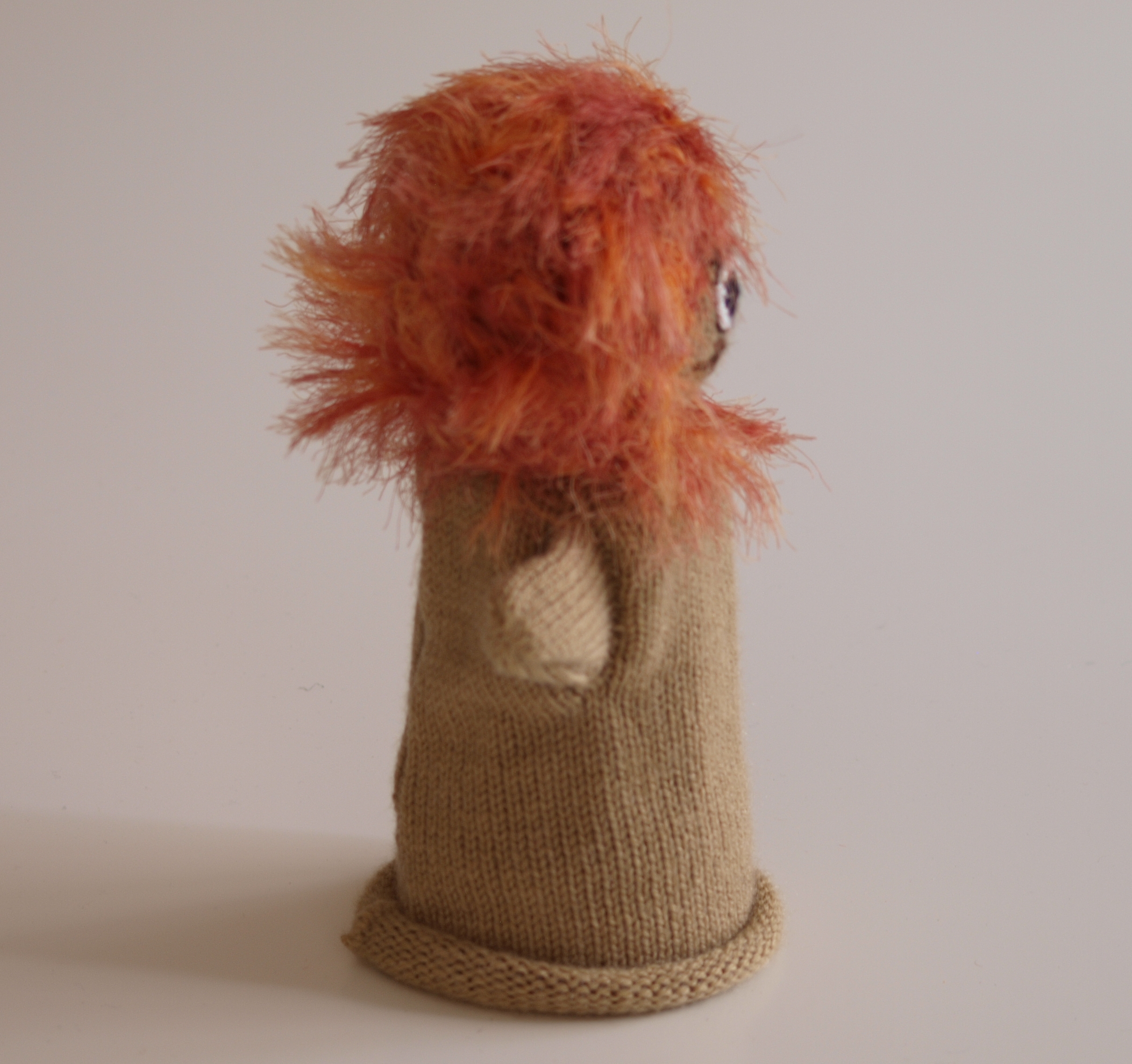 Handspielfigur Löwe von rechts