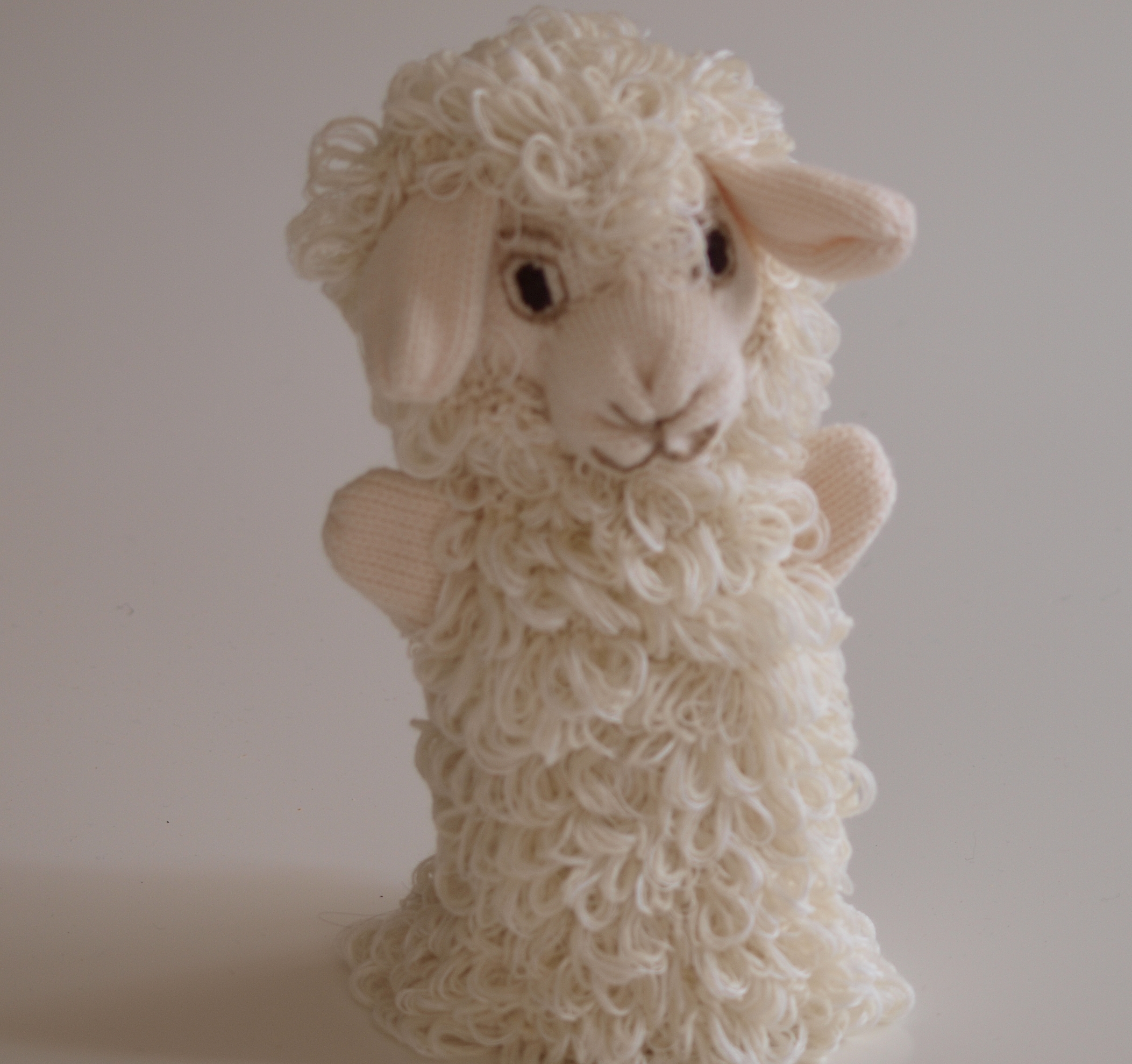 Handspielfigur Schaf von vorne