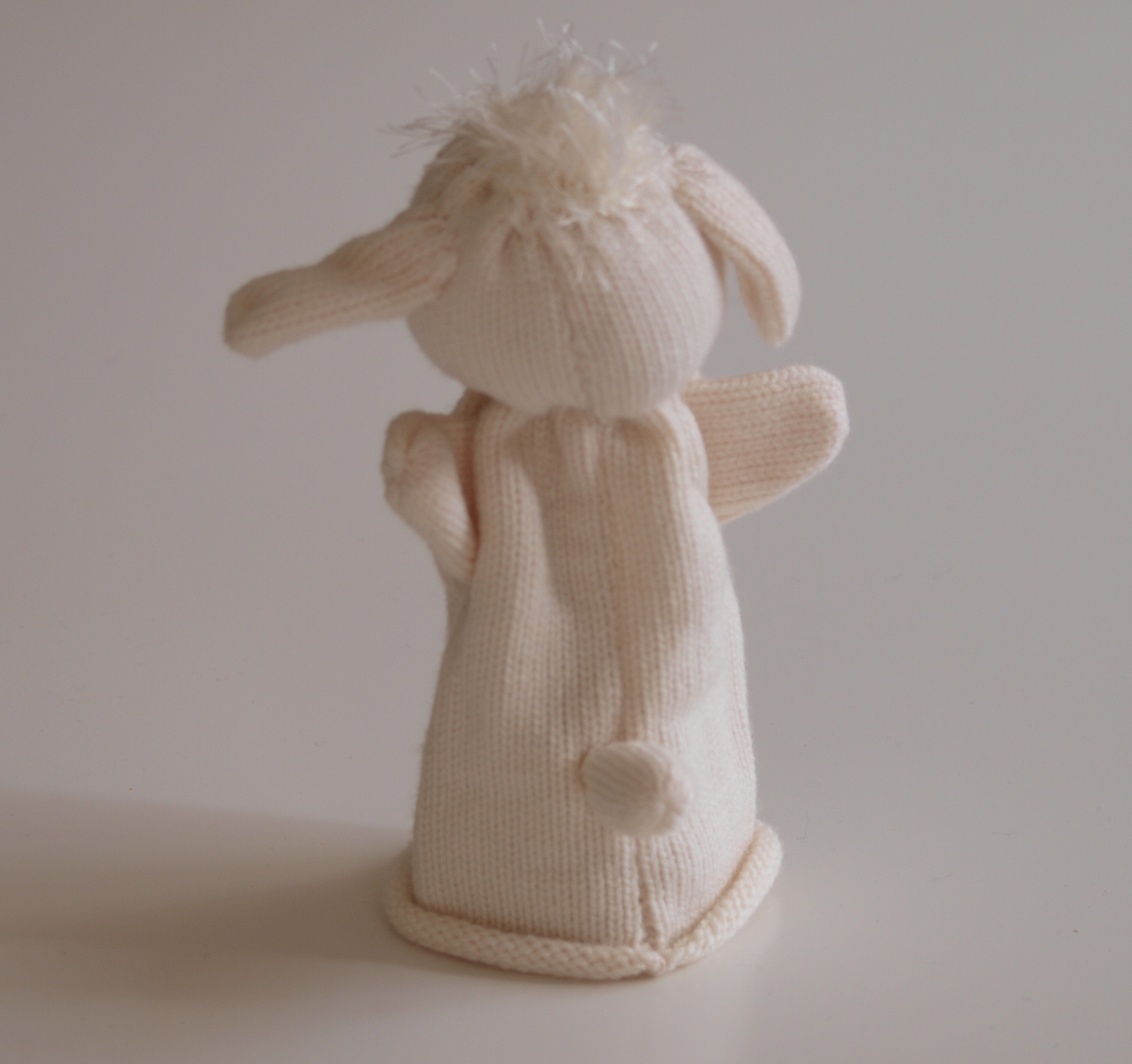 Handspielfigur Schaf von hinten