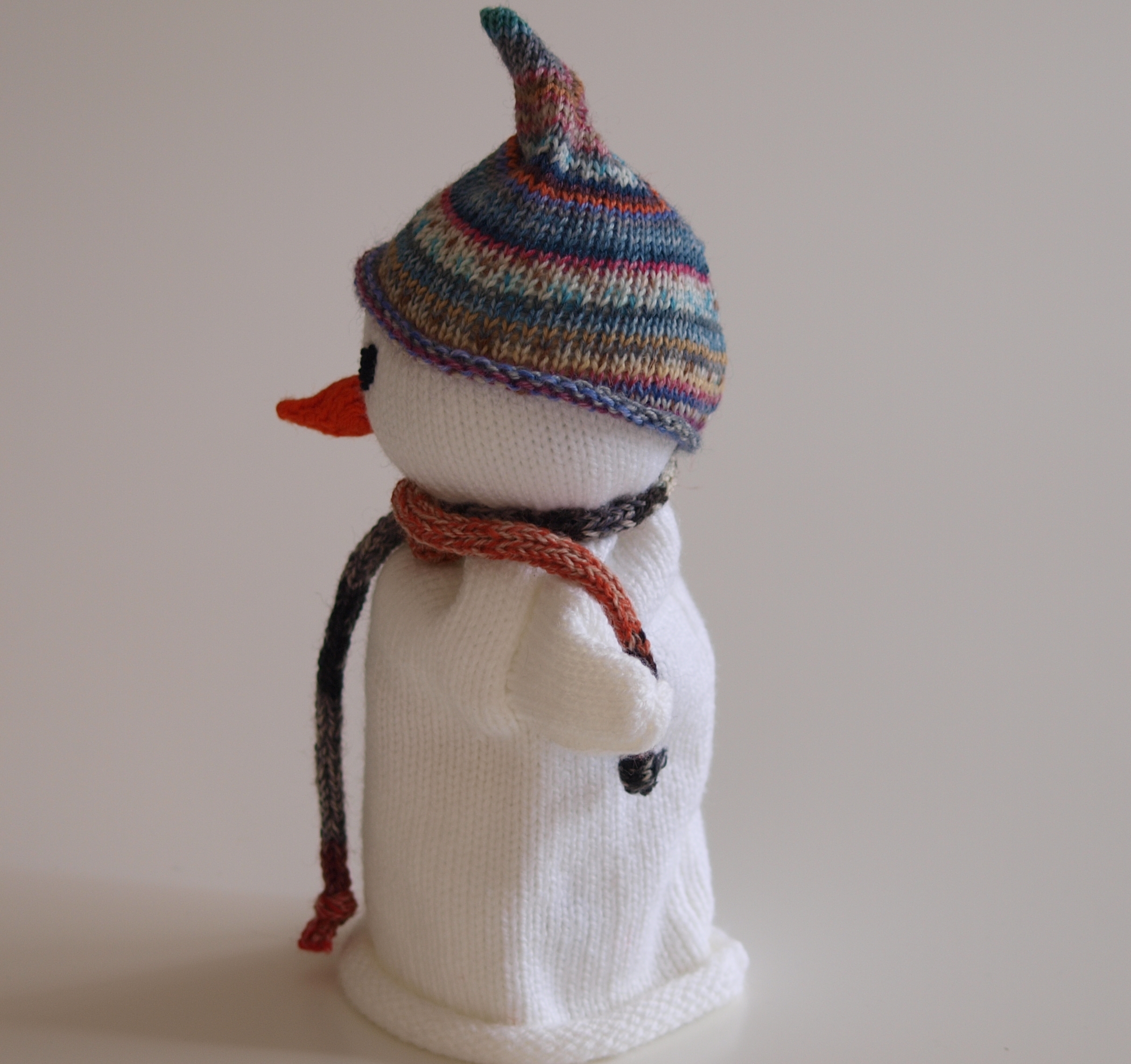 Handspielfigur Schneemann von links