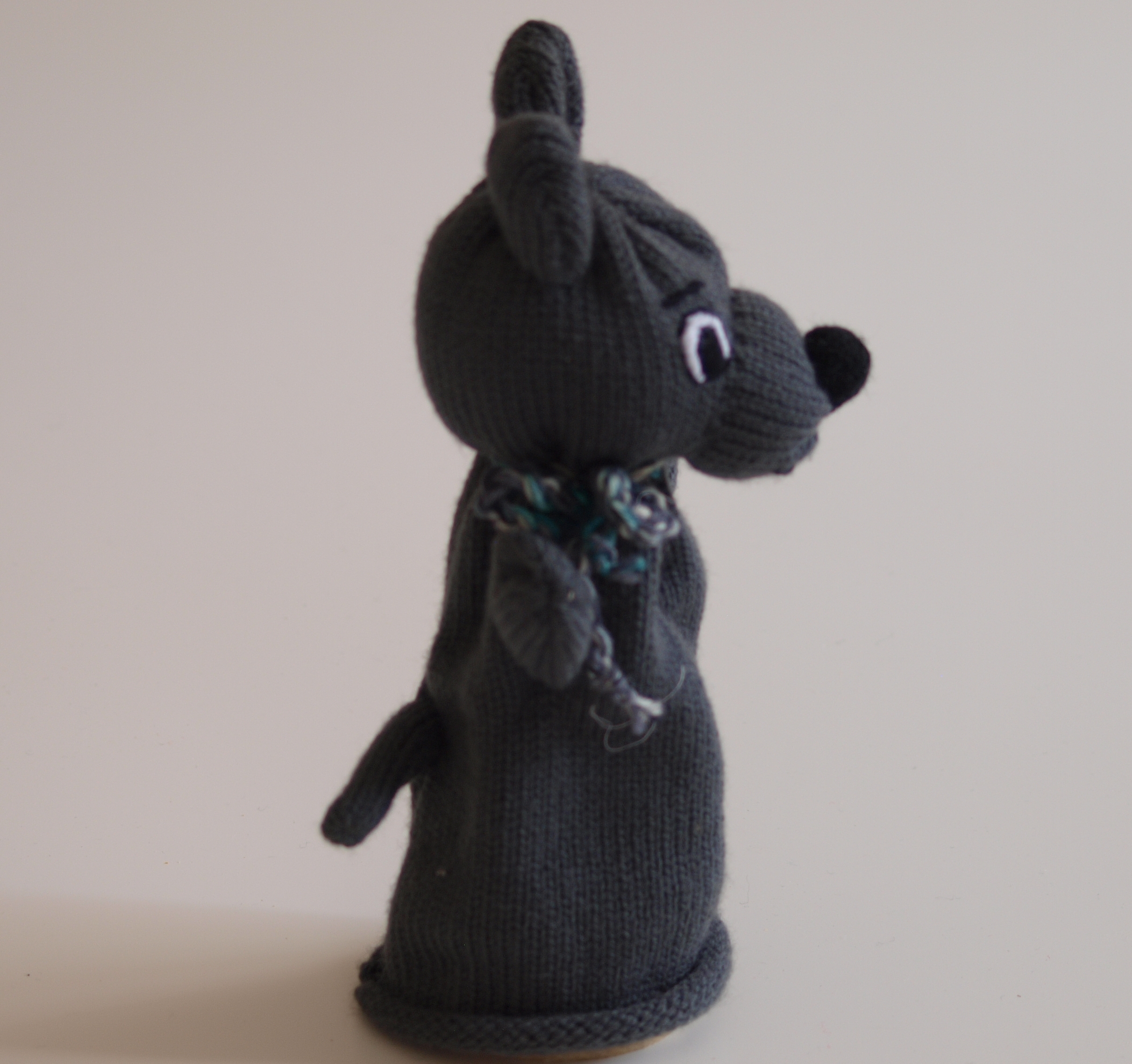 Handspielfigur Wolf von rechts