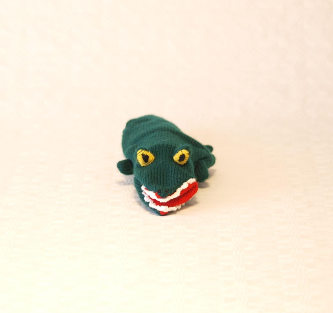 Handspielfigur Krokodil von vorne