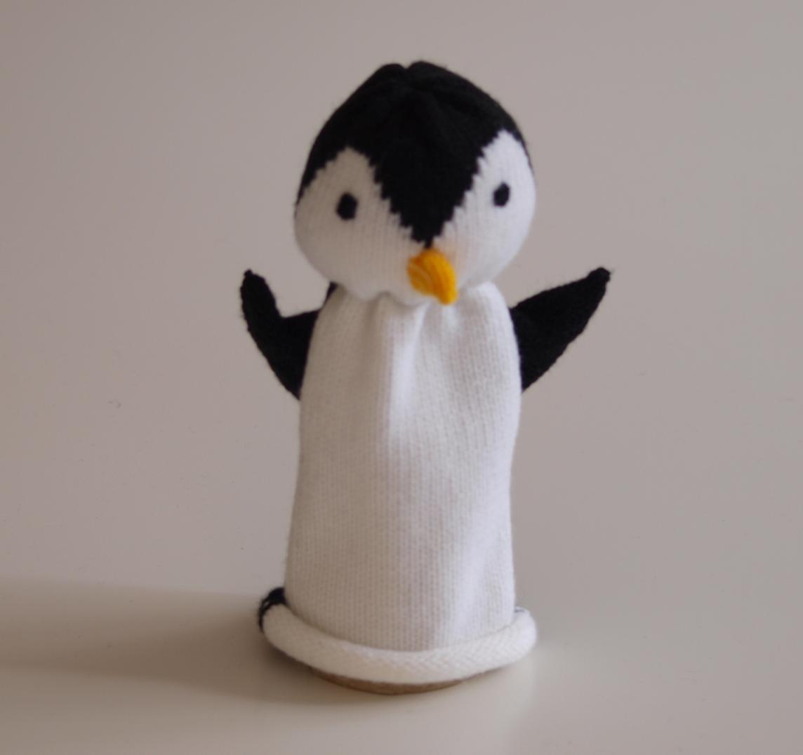 Handspielfigur Pinguin von vorne