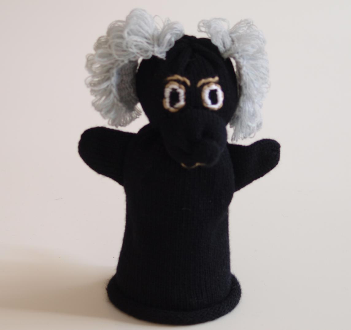 Handspielfigur Pudel mit hellen Ohren von vorne