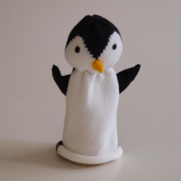 Handspielfigur Pinguin von vorne