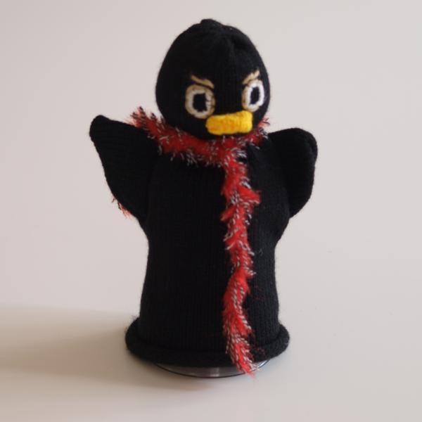 Handspielfigur Rabe von vorne