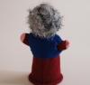 Handspielfigur Großmutter von hinten