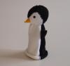 Handspielfigur Pinguin von links