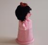 Handspielfigur Prinzessin mit dunklen Haaren von rechts
